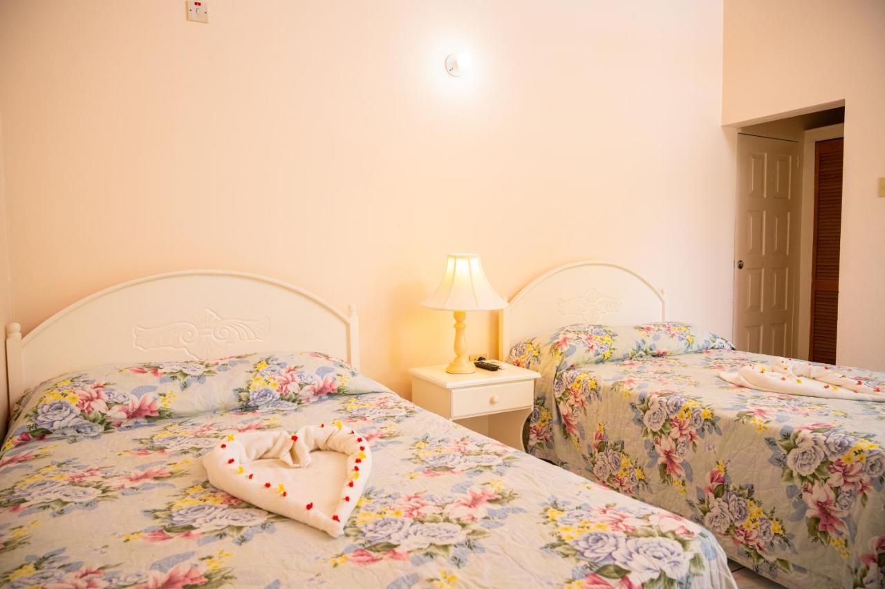 Shields Negril Villas Экстерьер фото
