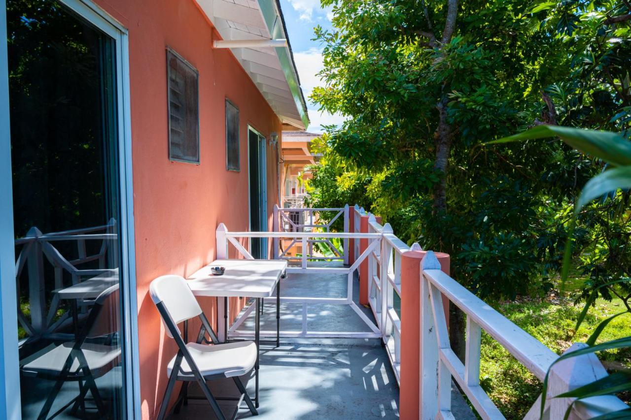 Shields Negril Villas Экстерьер фото