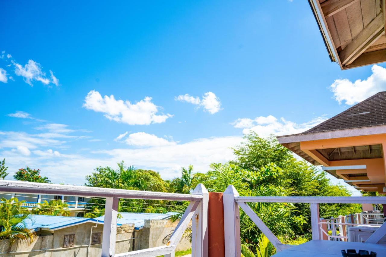 Shields Negril Villas Экстерьер фото