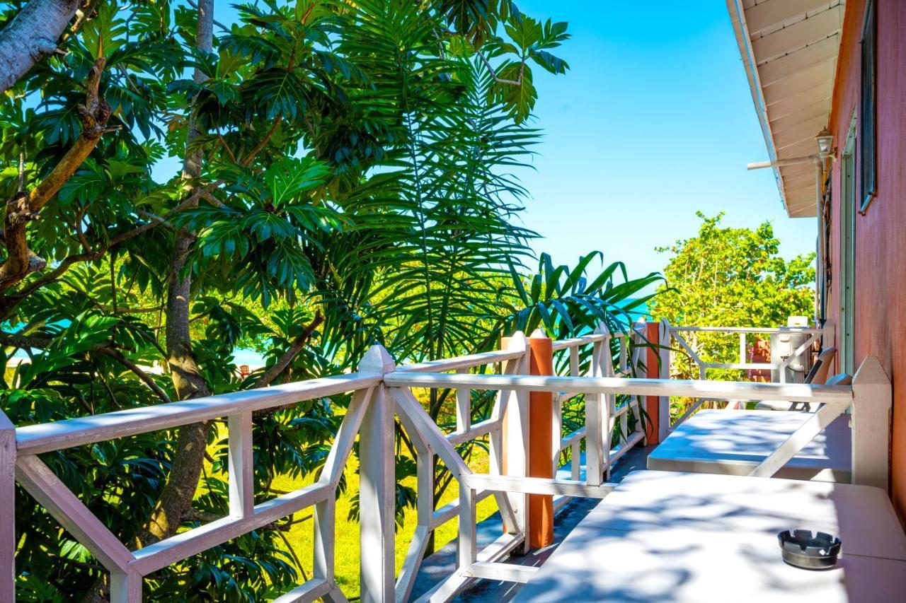 Shields Negril Villas Экстерьер фото