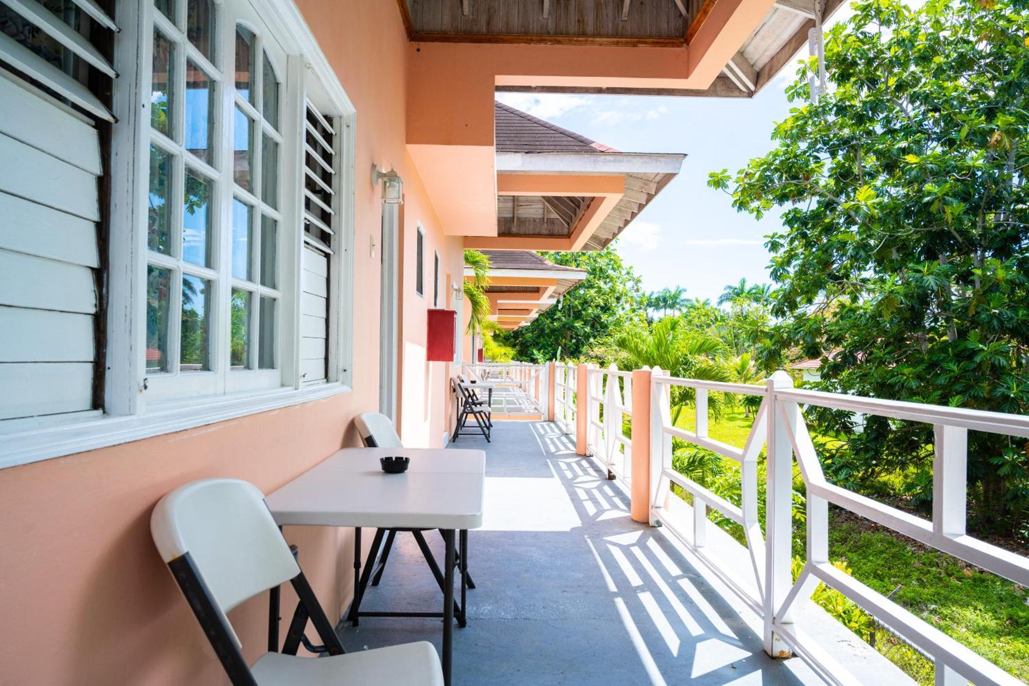 Shields Negril Villas Номер фото